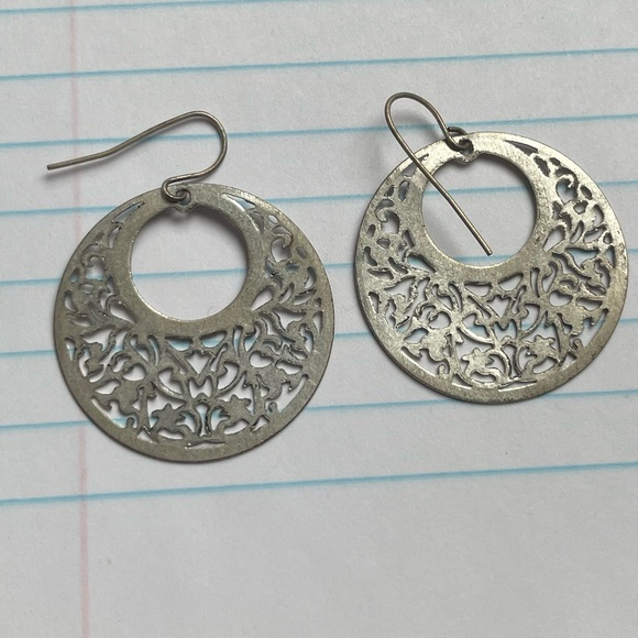 ✨free when bundled✨ Dangling Earrings - Picture 3 of 6